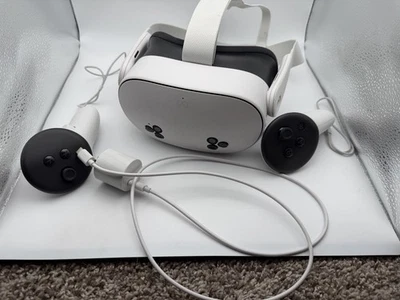 Meta Quest 3S 256GB All-In-One Virtual Reality Headset - White/Black *READ* - Image 1 of 4