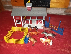 VTG LOT BREYER REEVES STABLEMATES HORSES BARN FENCE JUMPING GATE WATER TROUGH - Picture 1 of 16