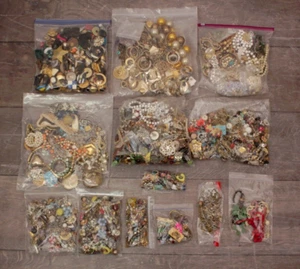 VTG 24 Lb Lot Of -AS IS- Vintage & Costume  Broken and Mismatched Jewelry - Imagen 1 de 22