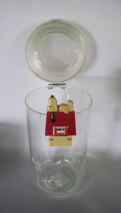 Snoopy Peanuts Kanister mit Snoopy Hundehütte Verschluss Neu im Karton! - Bild 1 von 3