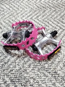 VP Bear Trap Pedals 9/16" Old School Bmx GT Pink - Picture 1 of 2