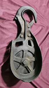 Antico gancio puleggia fieno fienile fattoria ghisa e legno rustico primitivo 1890 - Foto 1 di 4