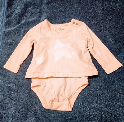 Camisa Jessica Simpson 3 a 6 Meses Rosa Espacio Manga Larga Con Body y Pantalones Foto 1 de 4