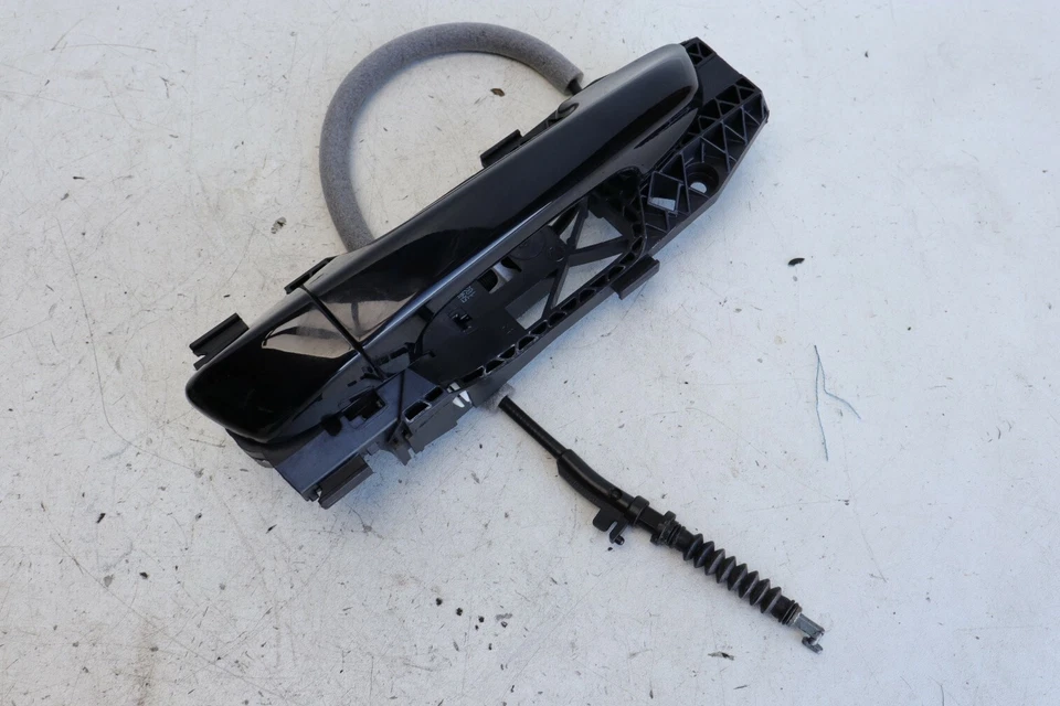 Задняя внешняя дверная ручка Porsche Cayenne 958 92A 2013 RHS J138 - Изображение 1 из 1