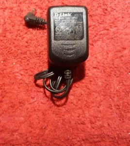D42)   Genuine D-Link Power Adapter #S003iU0500055. Output: DC 5V, 550mA, 5.5 x - Picture 1 of 2
