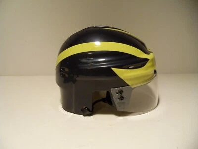 MINI CASCO DE HOCKEY PERSONALIZADO MICHIGAN WOLVERINES Foto 1 de 3