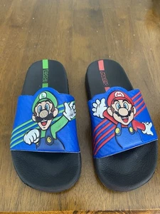 Super Mario Bros. Mario & Luigi Slip On Pool Slides Youth Size 10-11 Sandals - Picture 1 of 4