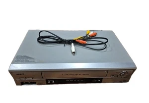Sanyo VWM-900 4 Head Hi-Fi Stereo VCR VHS Tested & Working No Remote - Picture 1 of 5