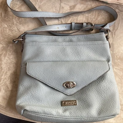 Precioso Bolso Bandolera Carlos Santana Azul Bebé Hebilla Correa Bolsillo Celular Foto 1 de 4