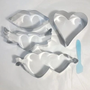 Love Cookie Cutter 4 piece Set Heart Lips Winged Heart Double Heart New in Box - Picture 1 of 4