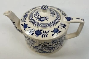 Sadler Teapot "Blue Onion" England Entertaining European White Vintage - Picture 1 of 19