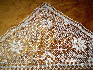 Hermoso motivo de encaje de filete hecho a mano de colección COLOR BLANCO - Imagen 1 de 5