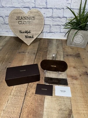Tom Ford Gafas Estuche Caja Polvo Paño y Tarjeta Marrón Gamuza Foto 1 de 4