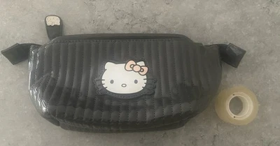 Trousse Avec Zip Ton Gris Effet Vernis Effigie HELLO KITTY VICTORIA COUTURE - Photo 1/4