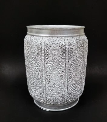 Raymond Waites Bianco + Argento Intagliato Resina Stile Vintage Trash Can ,Waste - Immagine 1 di 4