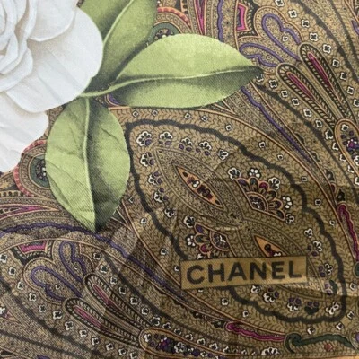 CHANEL САРЖИ ШЕЛКОВЫЙ ШАРФ 37 X 37 БЕЛЫЙ КАМЕЛИЯ ЗЕЛЕНЫЙ ПЕЙСЛИ ВИНТАЖНЫЙ НЕТРОНУТЫЙ - Изображение 1 из 4