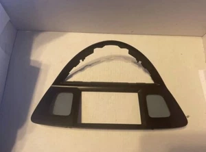 Borde de tablero central superior Subaru para navegación/ventilaciones 66065XA07A - Imagen 1 de 3