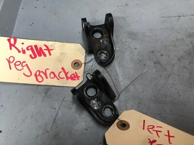 Honda CRF250R 2019 OEM reposapiés izquierdo derecho clavijas soportes montaje en marco 038 Foto 1 de 3