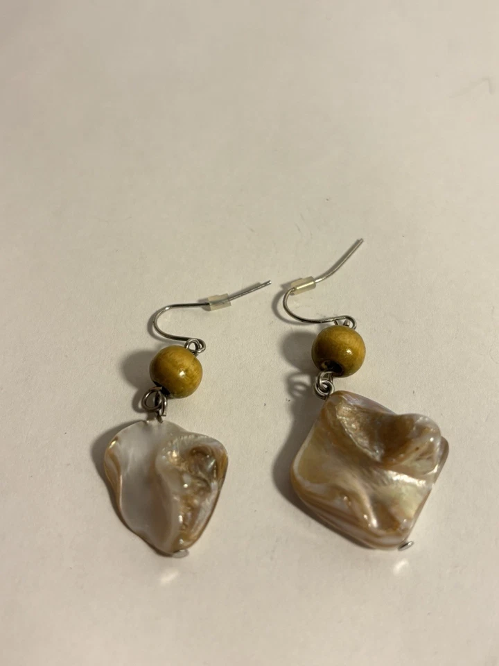 vintage Natural Color Mother of Pearl Shell Handmade Drop Dangle Hook Earrings - Image 1 of 4