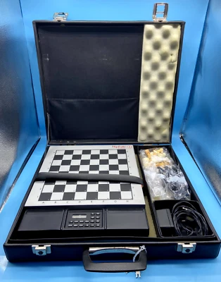 #SE4215# Mephisto Modular (A) Schachcomputer inkl. Figuren und original Koffer - Bild 1 von 4