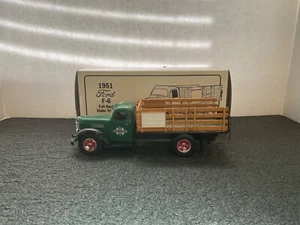 1:34 First Gear 1951 FORD F-6 FULL RACK STAKE TRUCK DR.PEPPER 19-1881 - Picture 1 of 2