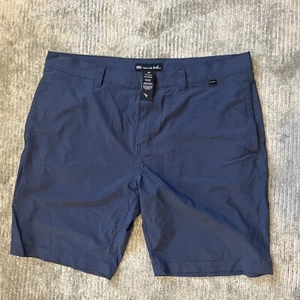 Travis Mathew Shorts Mens 38 Blue Stripe Performance Chino Sports Golf Stretch - Picture 1 of 7