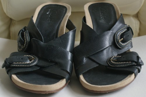 Mules sandali Clarks taglia 5D in pelle nera nuovi senza etichette