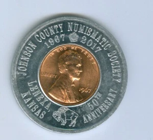ENCASED BY THE JOHNSON COUNTY NUMISMATIC SOCIETY JOHNSON COUNTY KS A 1967 CENT - Picture 1 of 2