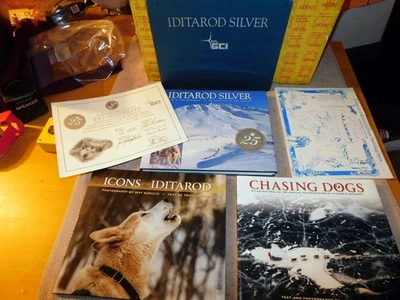 Silver 25 Years of the Iditarod Alaska Sled Dog Race Icons Chasing Dogs Book Lot - Imagem 1 de 4