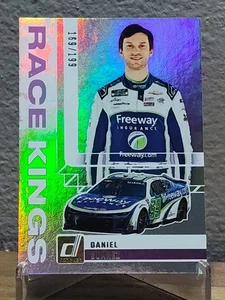 2025 Panini Donruss Nascar - Race Kings Daniel Suarez #17 Holo 169/199 - Foto 1 di 2