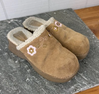 Zuecos Xhilaration Marrón Gamuza Forrados Sherpa Rosa Floral Bordado Niña 5 Mujeres 7 Foto 1 de 4