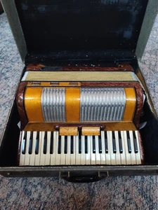 Universal Inc. Italian piano accordion Good Used Condition With Case - Picture 1 of 13