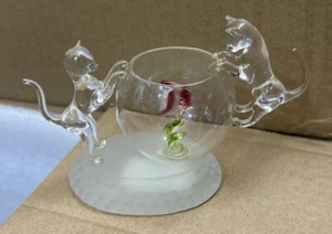 Vintage kleine mundgeblasene Glasfigur Klarglas Katzen schauen in Fischnapf - Bild 1 von 8