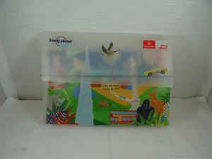 Kit Emirates Fly with Me Lonely Planet custodia per trasporto bambini NUOVA - Foto 1 di 16