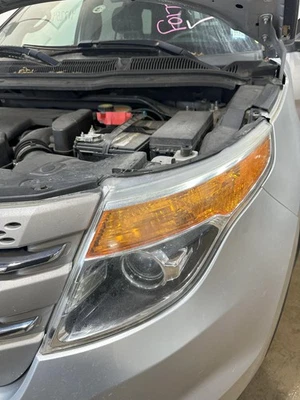 Conjunto de faros izquierdos usados se adapta a: Ford Explorer 2013 base halógeno sin pa policial Foto 1 de 4