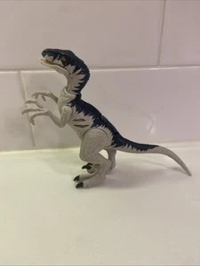 Jurassic Park World Dominion Extreme Damage White Velociraptor 5" Inch Tall  - Picture 1 of 6