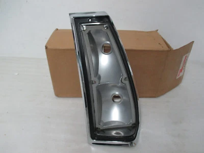 Mopar NOS 1974-76 道奇摩纳哥马车右停车/转向信号灯外壳 3728162 — 第 1/4 张图片