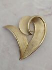 Vintage Crown Trifari Abstract Heart Brushed & Polished Gold Tone Brooch #970