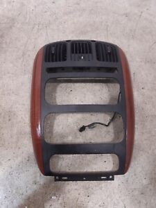 2007 CHRYSLER VOYAGER DASHBOARD CENTER TRIM WITH AIR VENTS 28001402