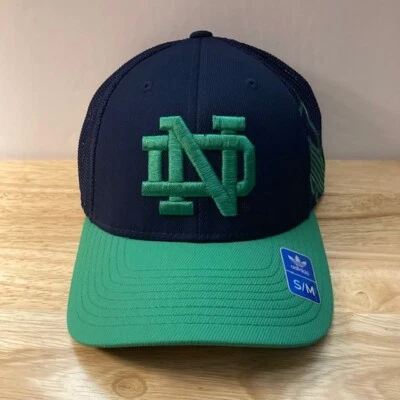 *NOVO COM ETIQUETAS* NOTRE DAME FIGHTING IRLANDÊS Adidas Azul/Verde NCAA Chapéu Ajustado Oficial (P/M) - Imagem 1 de 4