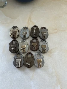 Squire Padlocks and Keys 220 Padlocks and keys. - Picture 1 of 1