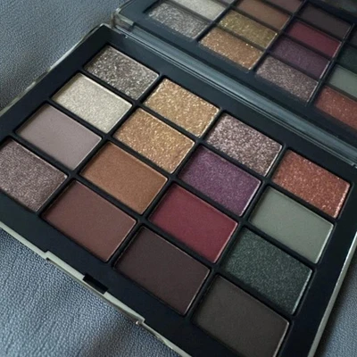 NARS Visual Eyeshadow Palette 6 Shades CrueltyFree Makeup Gift - Image 1 of 3