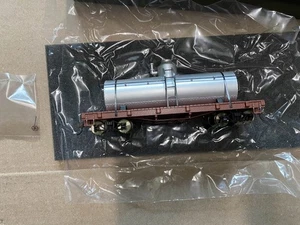 BACHMANN Spectrum 27198 ON30 Tank Car Silver Painted Unlettered - Picture 1 of 2