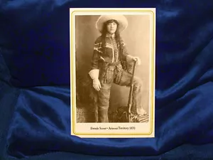 WEIBLICHE SCOUT COWGIRL 1870er Schrank Karte Foto Vintage Frau CDV Feministin - Bild 1 von 2