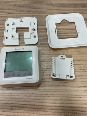 Honeywell T6 Pro Series  Programmable Thermostat - White (TH632OU2008) No Box - Image 1 of 4