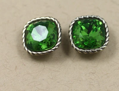 Brincos Brighton Sparkleville verde quadrado banhado a prata cristal Post Stud - Imagem 1 de 4