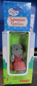 Sylvanian Families Grey Bear Red Dress, Tomy, 1985 Epoch Co. Ltd. 2837 New - Picture 1 of 3
