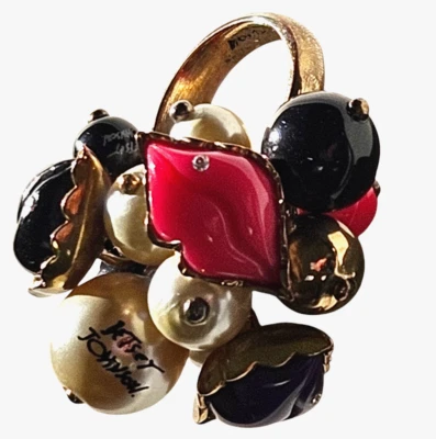 Betsy Johnson Lips Faux Pearls "First Date" Marilyn Signed Ring~ Size 7.25 - Изображение 1 из 4