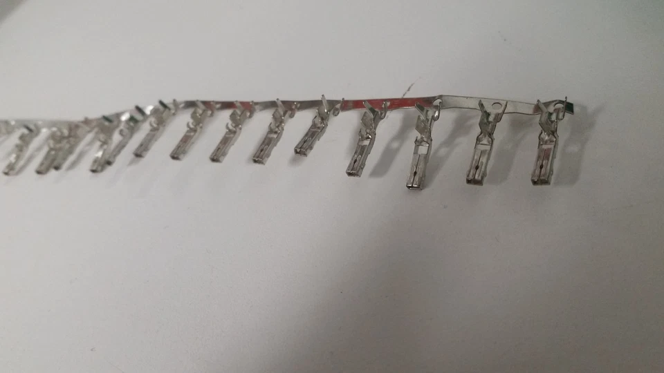 (20) DELPHI AUTOMOTIVE TERMINALS 35746-0210 VersaBlade™ .070 Female 14-18G - Image 1 of 1