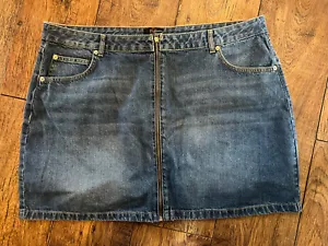 F&F Size 24 Blue Denim Zip Front Skirt - Very Good Condition - Picture 1 of 2